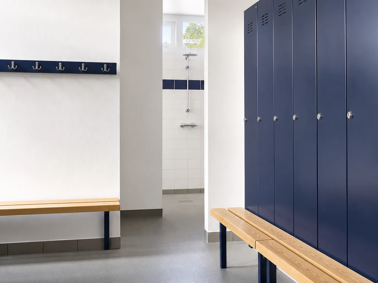 Schoon eindresultaat van schimmelbestendige wandafwerking voor sportaccommodaties